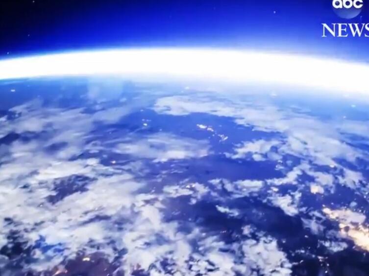 Американският астронавт Джак Фишер публикува в Twitter впечатляващи кадри заснети