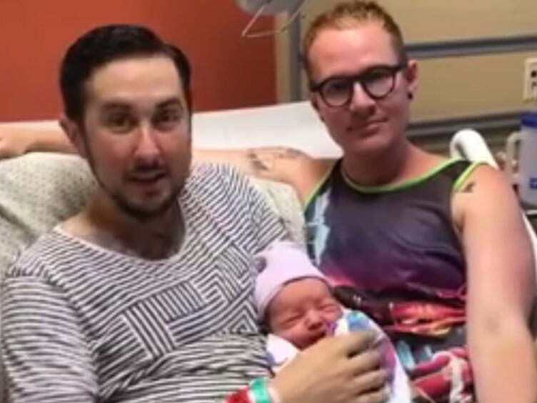 В САЩ транссексуален мъж е родил здраво момченце. Бебето носи