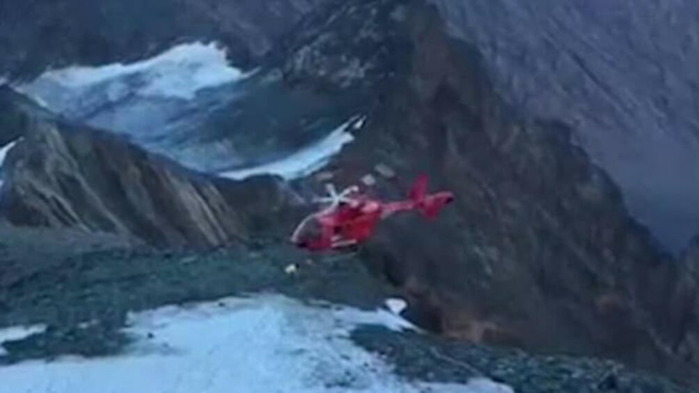 Спасителен хеликоптер катастрофира докато се опитваше да излети след евакуацията на