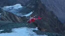 Спасителен хеликоптер се разби в Алпите, всички оцеляха (ВИДЕО)