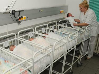 Съдбата зарадва българка с тройка близнаци след 12 години опити за дете