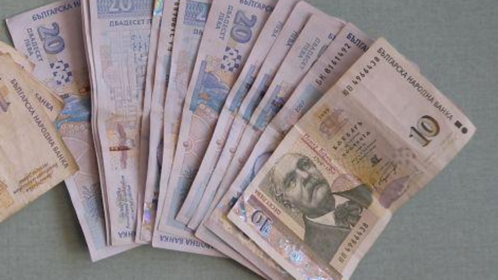 Всеки българин, който се труди срещу минимална заплата, ще трябва