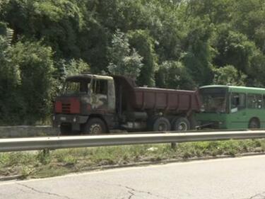 Камион се подпали в движение до Владая