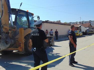 Започна събарянето на още 18 ромски къщи в Асеновград