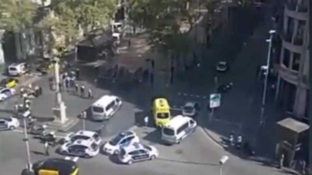 Няколко десетки от ранените при атентатите в Испания остават за