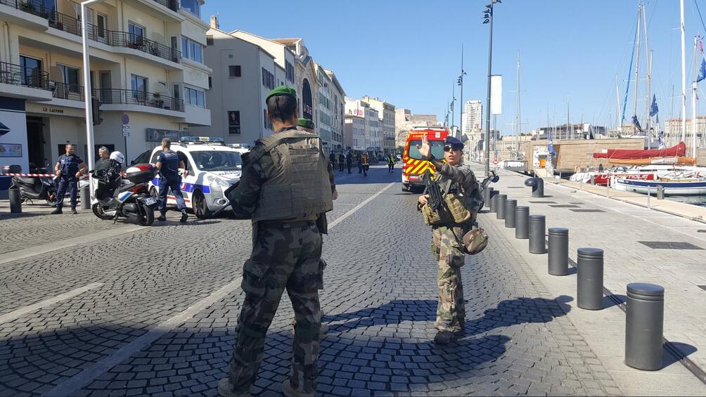 Кола прегази хора във френския град Марсилия Най малко един човек