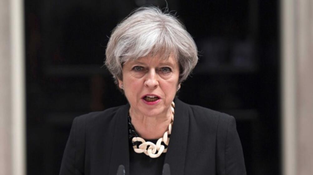Британският премиер Тереза Мей се извини на гражданите на ЕС,