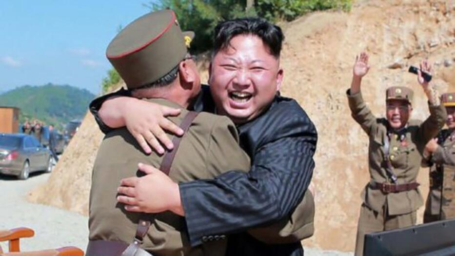Северна Корея публикува снимки на които се виждат чертежи на нова