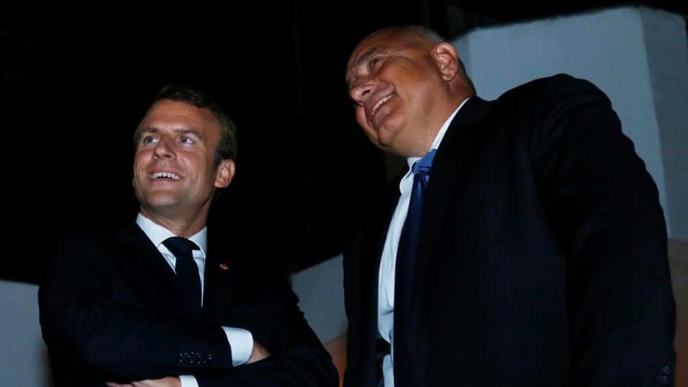 Министър председателят Бойко Борисов посрещна вчера вечерта френския президент Еманюел Макрон който пристигна
