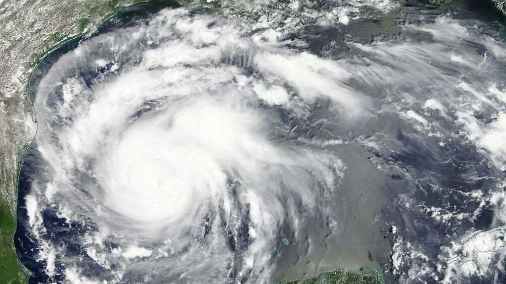 НАСА разпространи видеозапис направен от Международната космическа станция който показва окото на урагана Харви