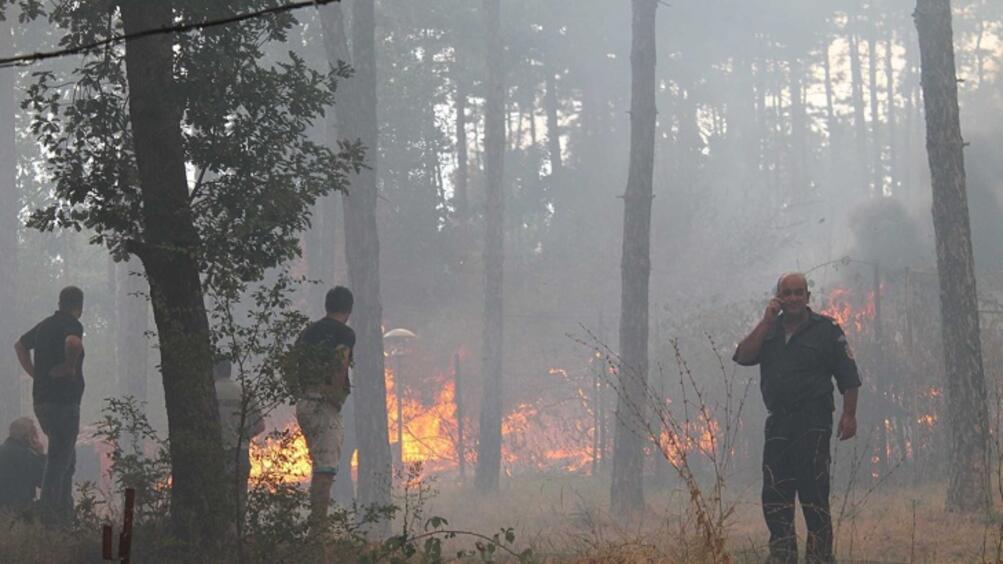 Борбата с пожарите в Кресненското дефиле и в Хасковско продължава.