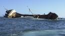 Кораб се разцепи и потъна край Истанбул
