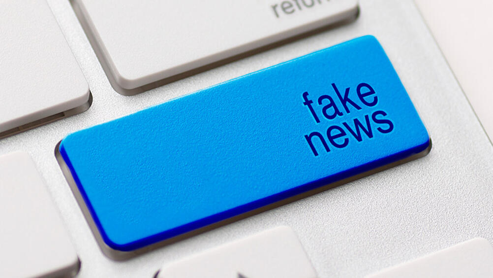 "Фейсбук" ще наказва разпространителите на фалшиви новини. Социалната мрежа ще