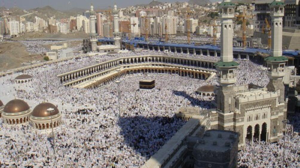 Над 2 милиона мюсюлмани от всички краища на света започват