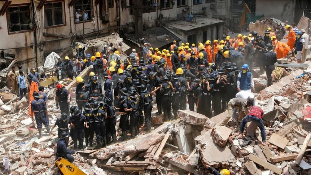 6-етажна сграда се срути в Мумбай в Индия. Трагедията е