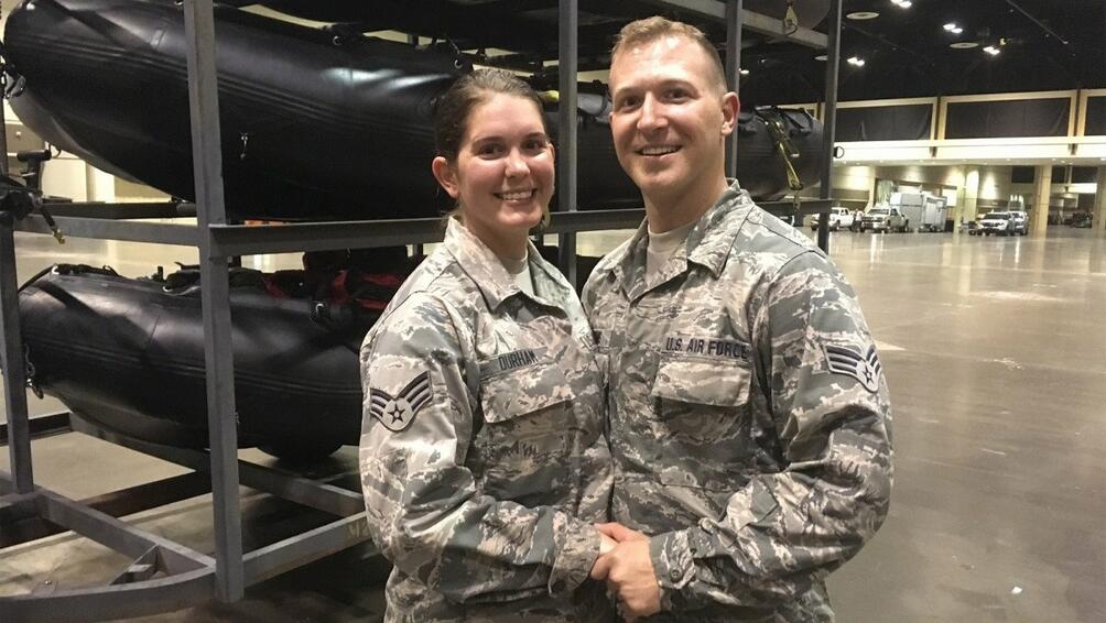 Мъж и жена летци от Националната гвардия на САЩ сключиха брак в