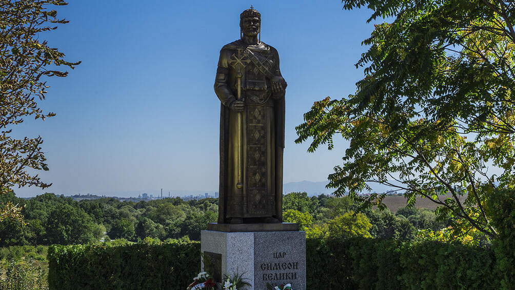 Първият скулптурен монумент на цар Симеон Велики в столицата бе