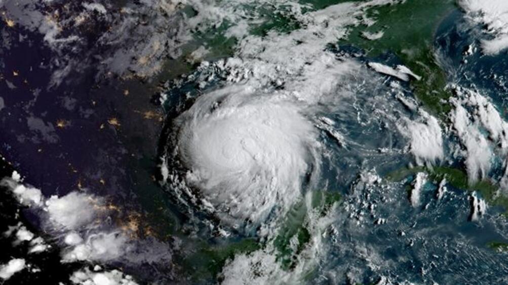 Ураганът Мария връхлетя Пуерто Рико. Окото на бурята, която е