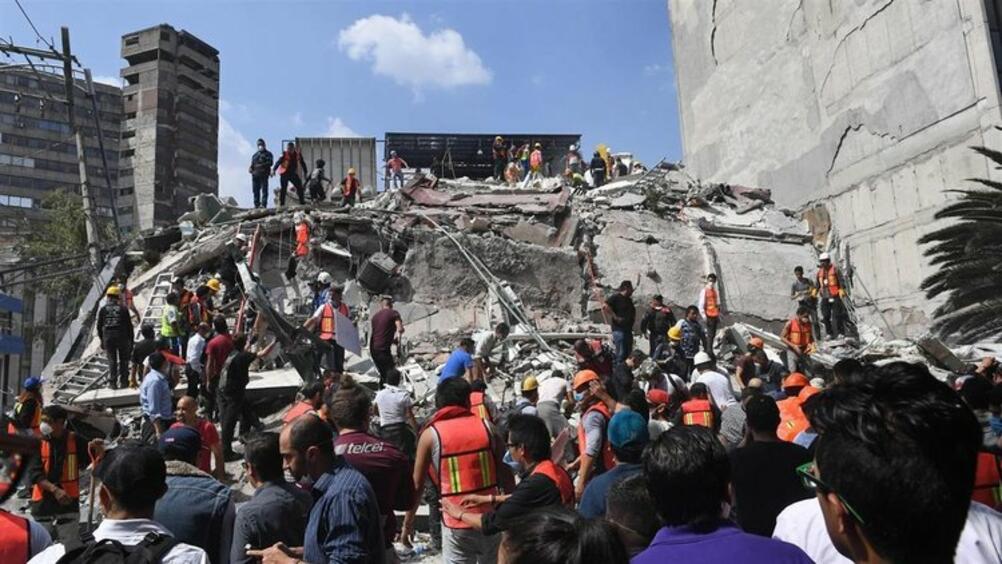 По последни данни загиналите в земетресението в Мексико вече са