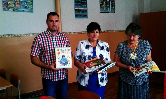 Неделното училище "Българска камбана" в Одеса започна учебната година (СНИМКИ)