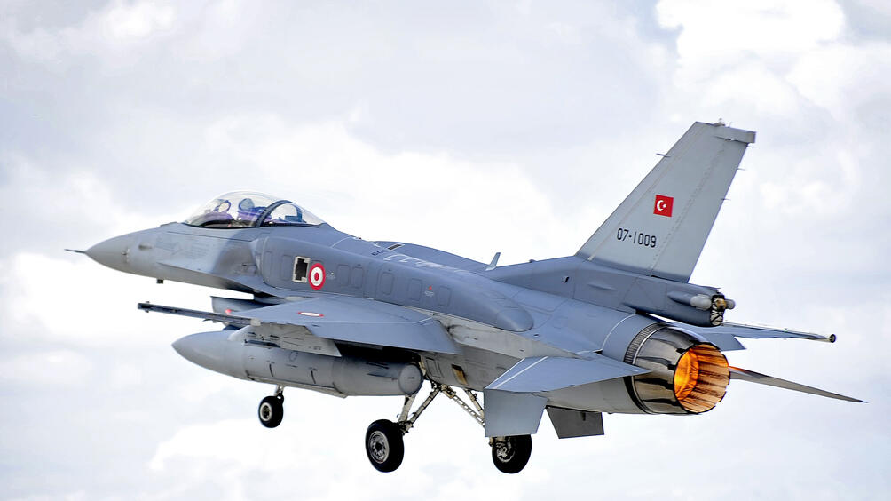 Турските военновъздушни сили атакуваха позиции на Кюрдската работническа партия ПКК