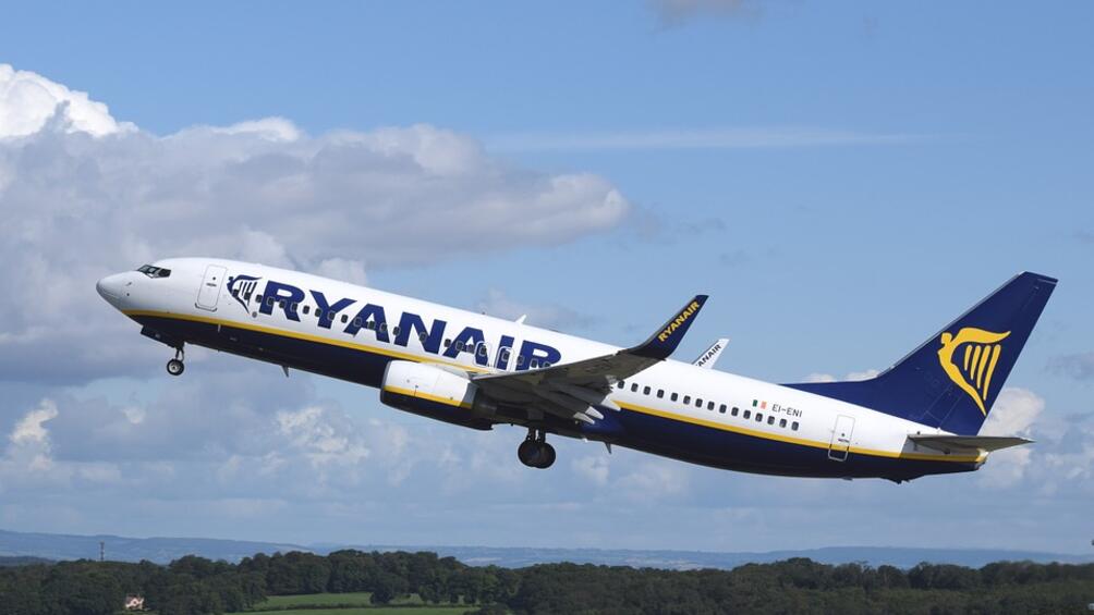 Нискотарифната ирландска авиокомпания Ryanair обяви че ще удължи плана за отмяна