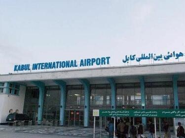 Жена загина, 11 са ранени при обстрел на летището в Кабул