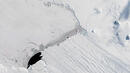 Още един огромен айсберг се отдели от Антарктика (СНИМКА)