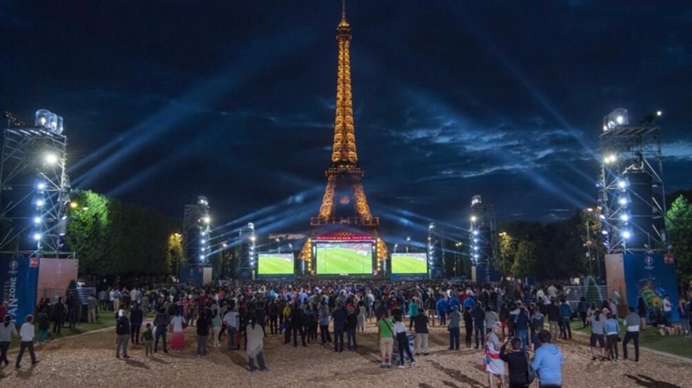 Айфеловата кула в Париж посрещна своя 300 милионен посетител От откриването