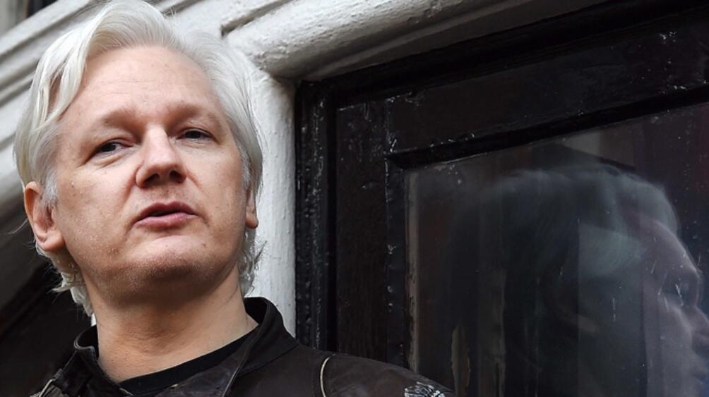 Основателят на организацията Уикилийкс Джулиан Асанж смята че ситуацията около