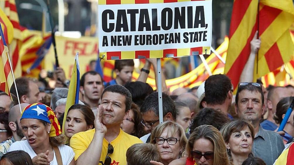 Жителите на Каталония започнаха още през нощта да се събират
