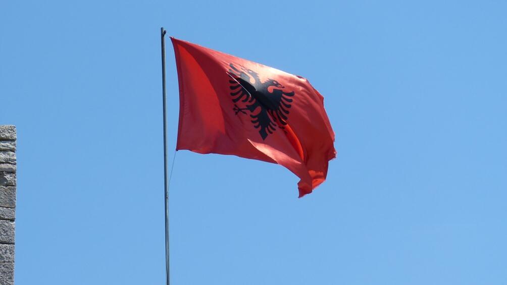 Тирана, която протаква признаването на българското малцинство, започна вече и