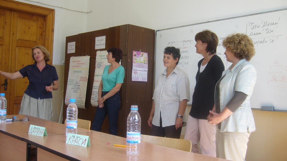 Българските ученици се обучават от едни от най възрастните учители в