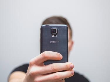  "Samsung" се взриви в джоба на потребител (ВИДЕО)
