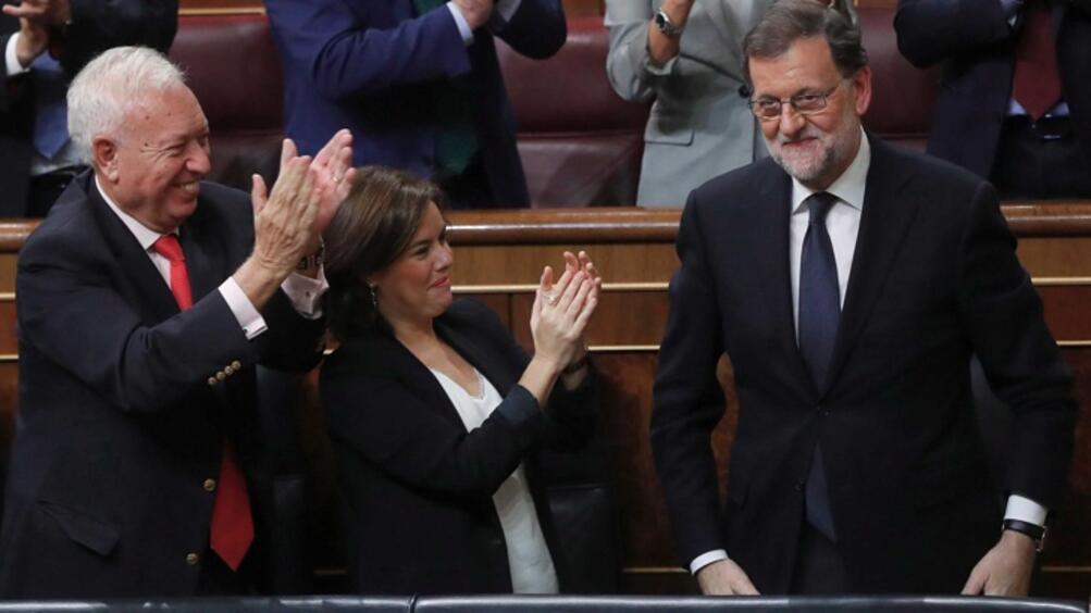 Испанският премиер Мариано Рахой даде петдневен срок на Карлес Пучдемон