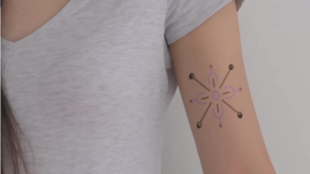 Университетите Харвард и MIT измислиха татуировка която следи за здравето