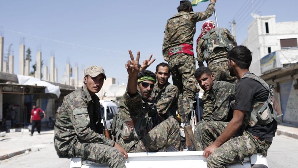 Подкрепяни от въздушните сили на САЩ, кюрдско-арабски войски превзеха град