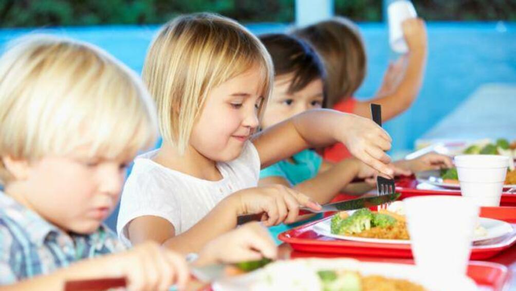 Експерти подготвят нов рецептурник за менюто в детските градини което