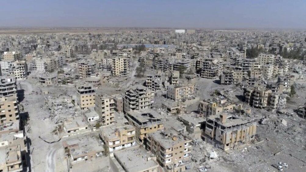 Кадри от северния сирийски град Рака заснети с безпилотен самолет показват разрушенията причинени от сраженията между