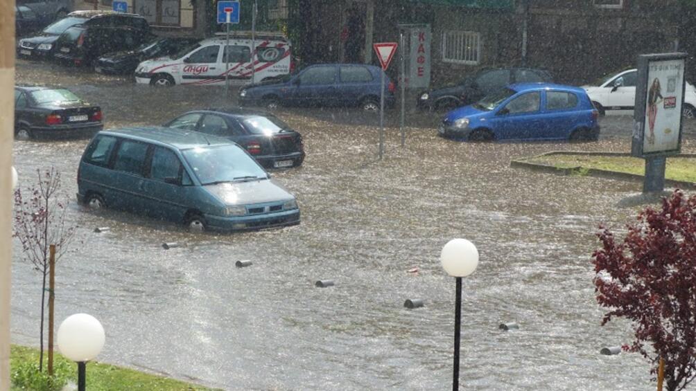 Проливните дъждове в Бургаско взеха жертва а има и изчезнал