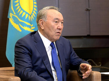 Казахстан сменя азбуката, отказа се от кирилицата