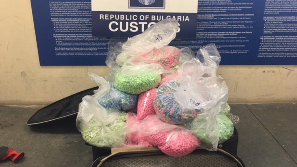 Служители от Митнически пункт Калотина задържаха 86 350 кг таблетки съдържащи