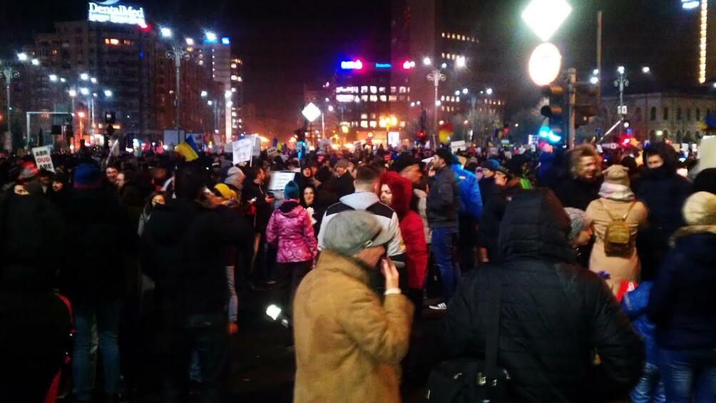 Няколко хиляди румънци протестират тази вечер в столицата пред сградата