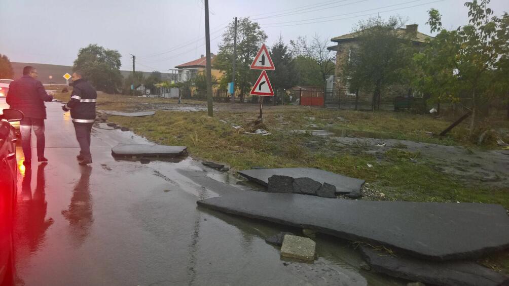 Две седмици след наводнението в Бургаско започна ремонт на най пострадалите