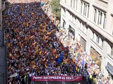 750-хиляден протест в Каталуния поиска свобода за арестуваните лидери
