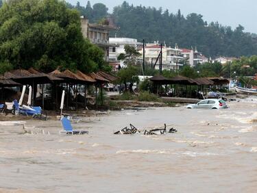 До 15 нараснаха жертвите на потопа в Гърция