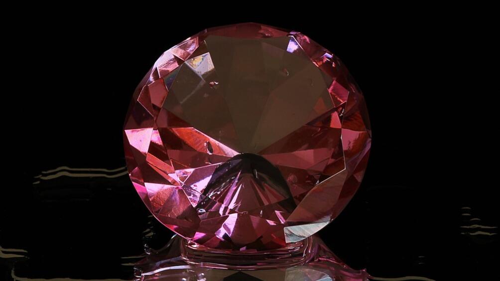 Най големият наситено розов диамант в света остана без купувач на