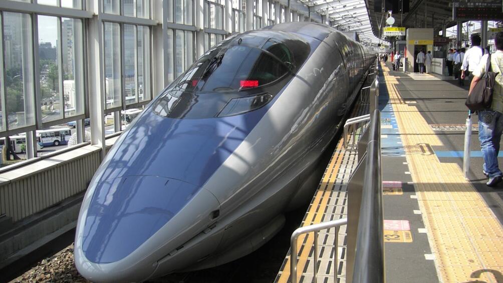 Японска железопътна компания публикува извинение, след като неин влак е