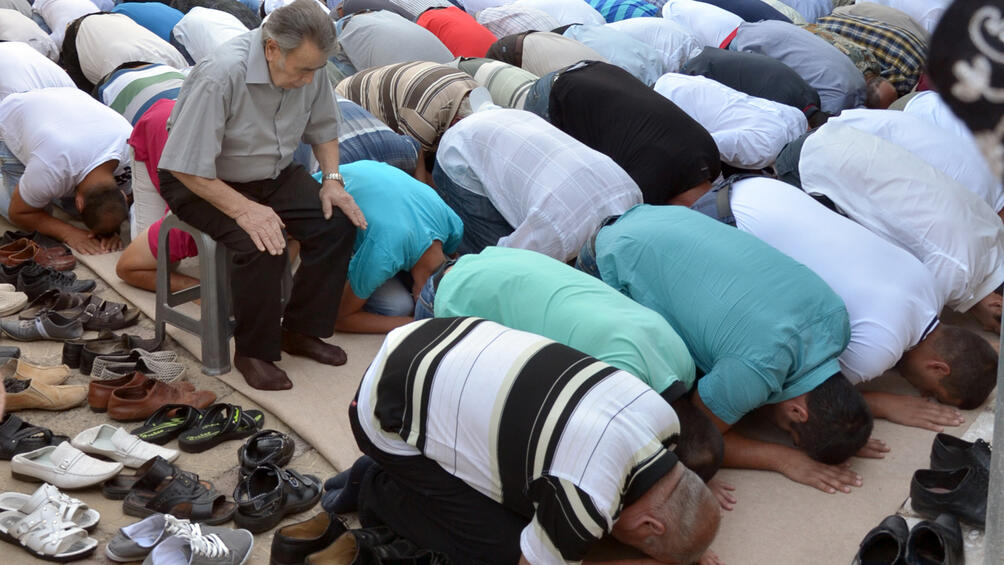 Френските власти ще попречат на мюсюлманите в предградие в северната