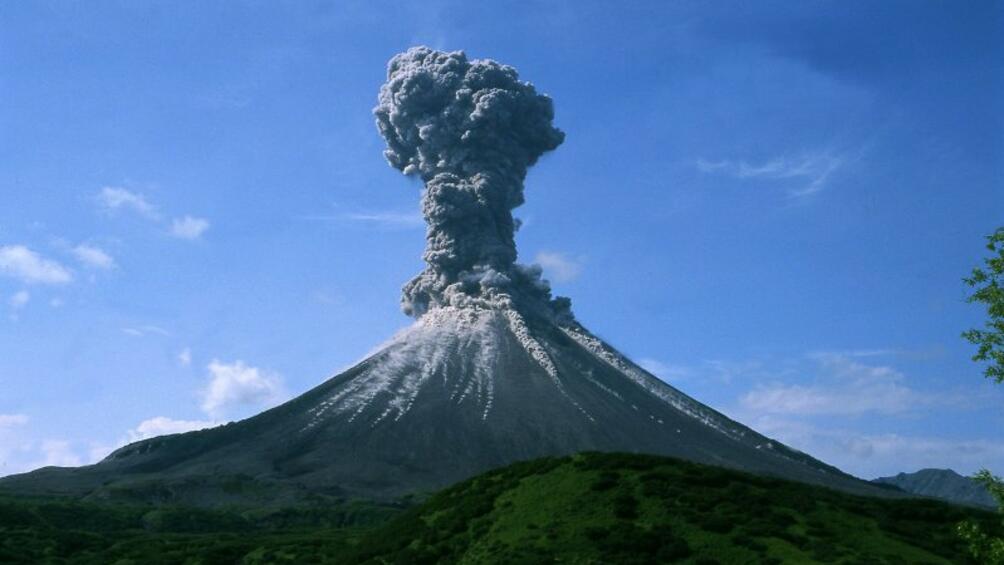 Опасността от вулкана на остров Бали беше повишена до най-високата